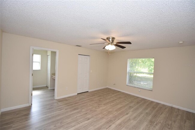 Building Photo - 15 White Deer Ln