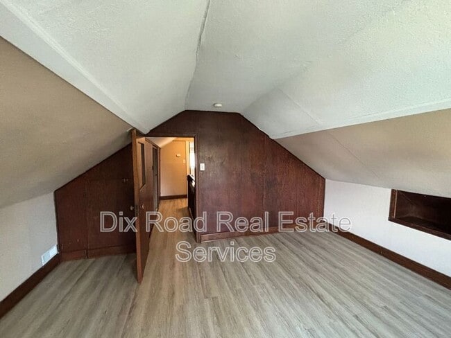 Building Photo - 307 N E St