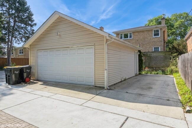 Building Photo - 96 Forest Ave