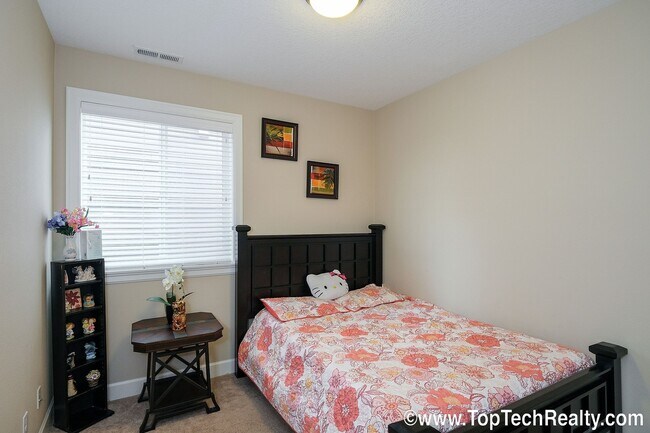 Building Photo - Beautiful Home & Ideal Location! | 5 Beds + 3 Full Baths | Gorgeous Appliances | ***Large Backyar...