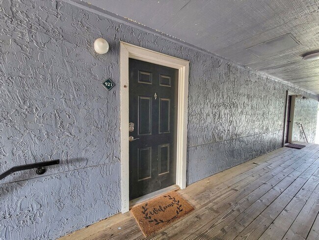 Building Photo - 3705 SW 27th St
