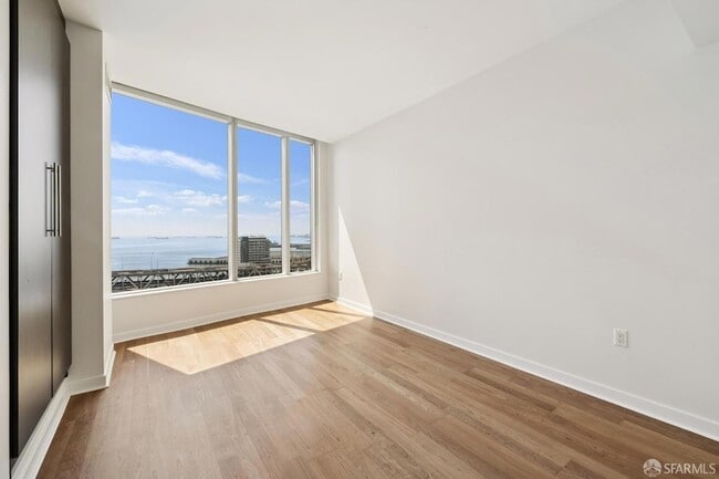 Building Photo - 301 Main St