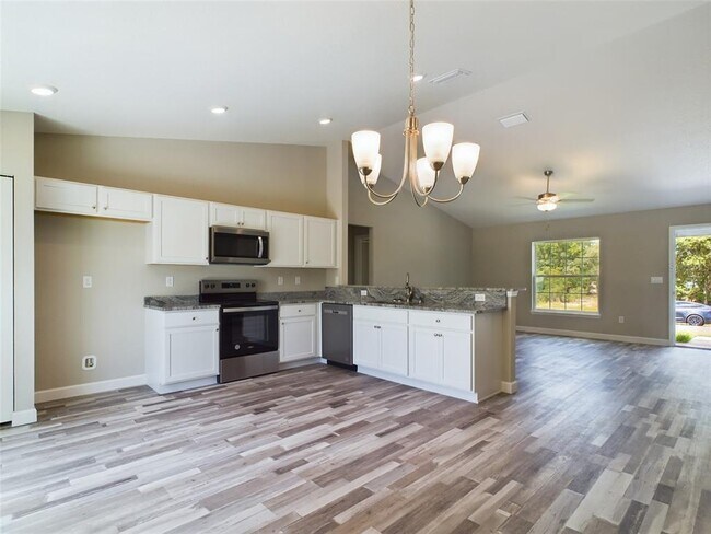 Building Photo - 13215 SW 77th Ave