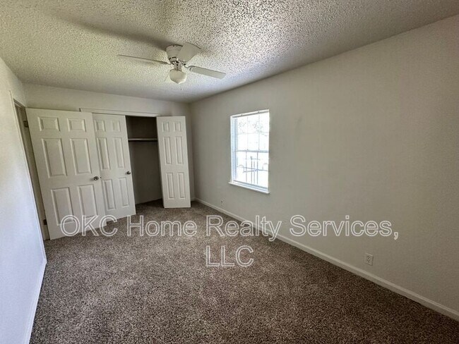 Building Photo - 4117 N Libby Ave