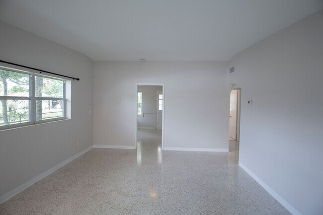 Building Photo - 2510 Roxbury Rd