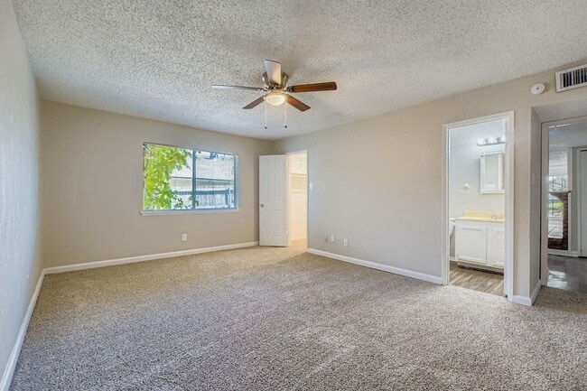 Building Photo - 9117 Fairmont Cir