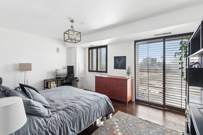 Building Photo - 1515 S Prairie Ave