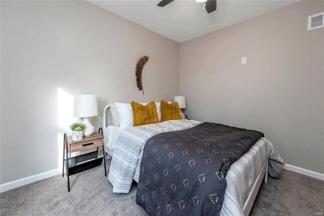 Building Photo - Fantastic 3bd/1.5ba home! Coming soon!