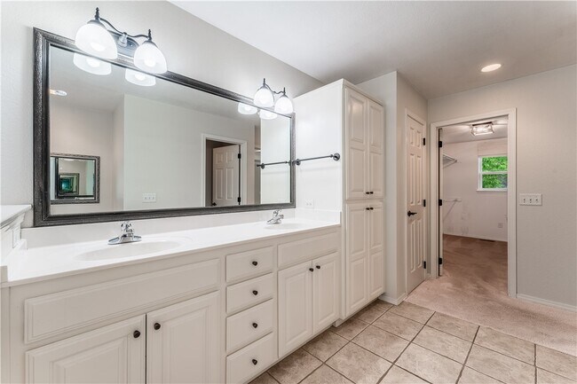 Building Photo - 32 Latshaw Dr