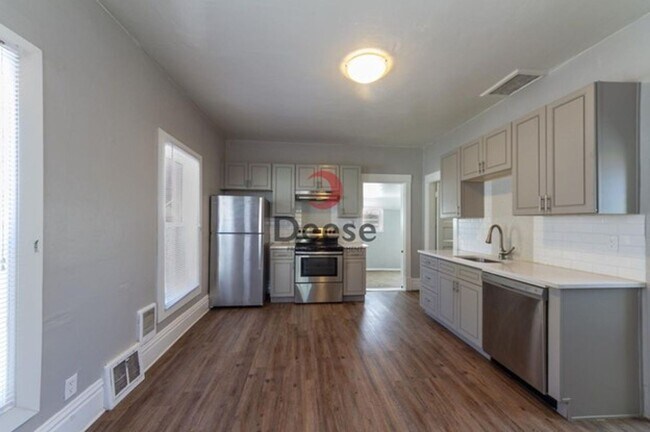 Building Photo - Adorable Home Centrally Located
