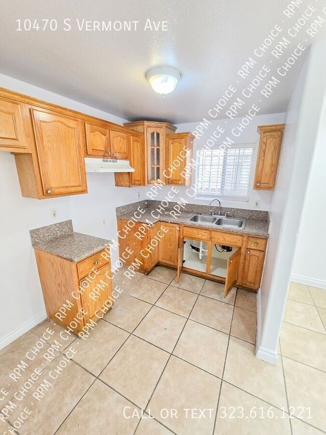 Building Photo - 10470 S Vermont Ave