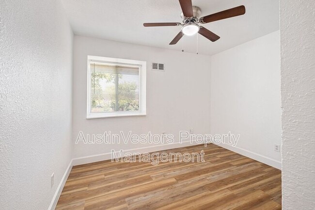 Building Photo - 2217 Mission Hill Dr