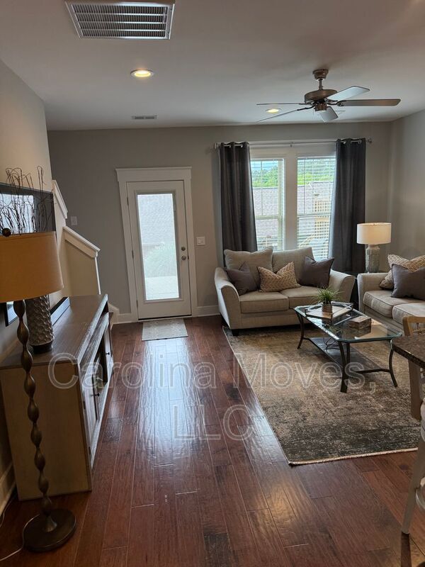 Building Photo - 604 Springbank Aly