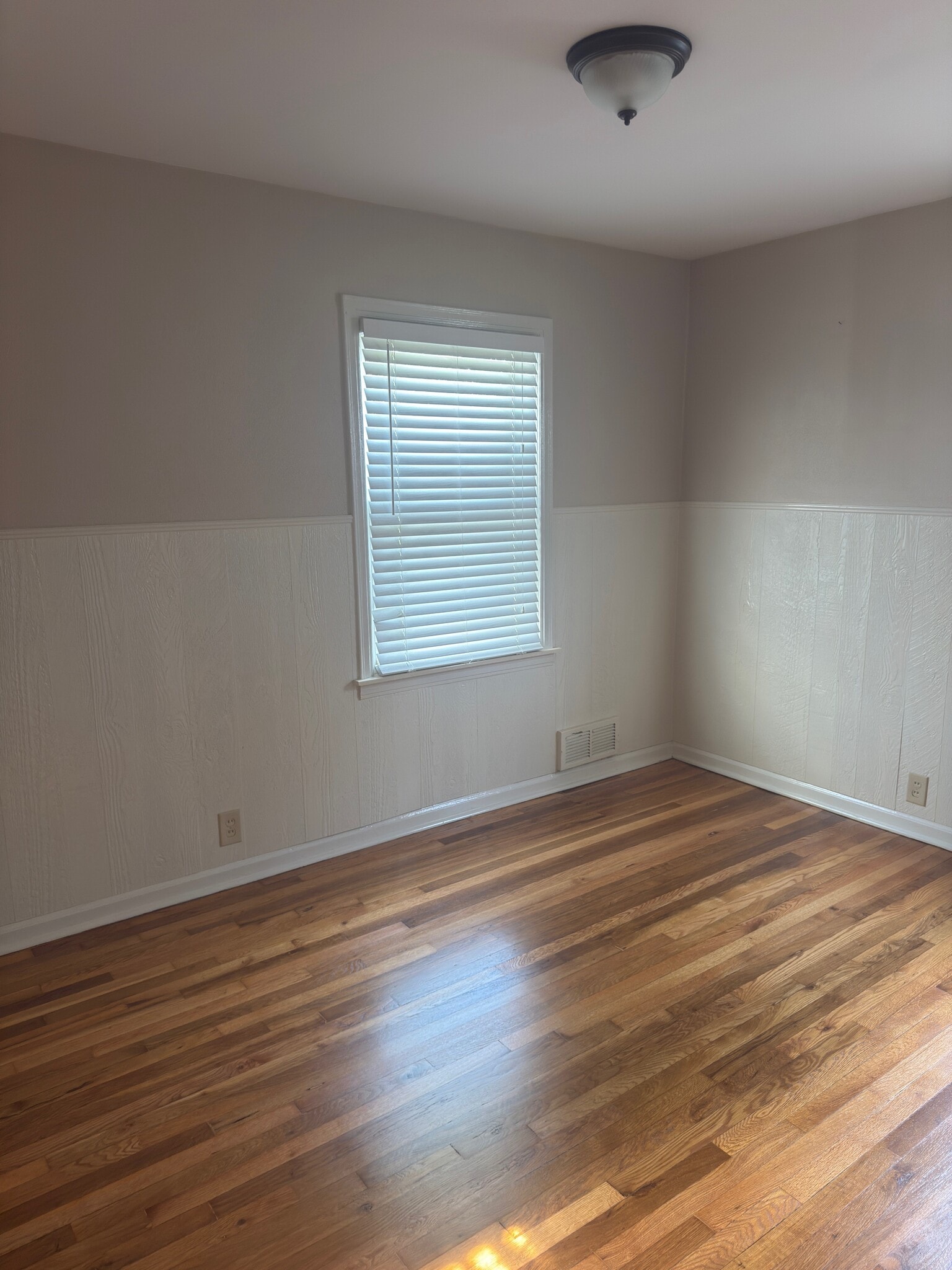 Front bedroom - main floor - 707 Ford Blvd