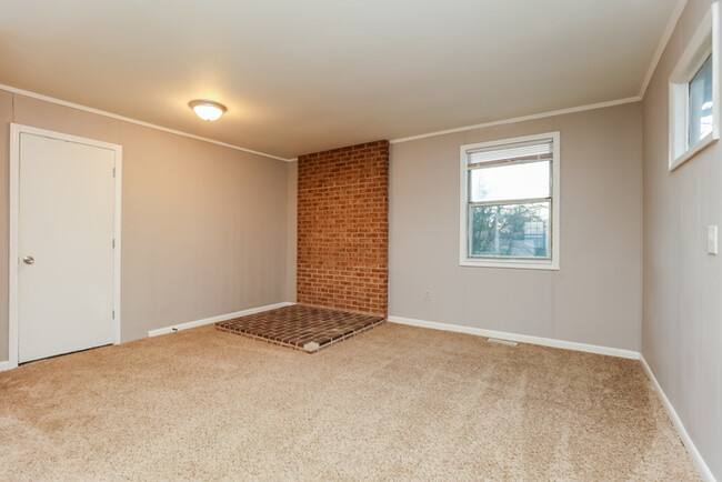 Building Photo - 459 Kelly Ln