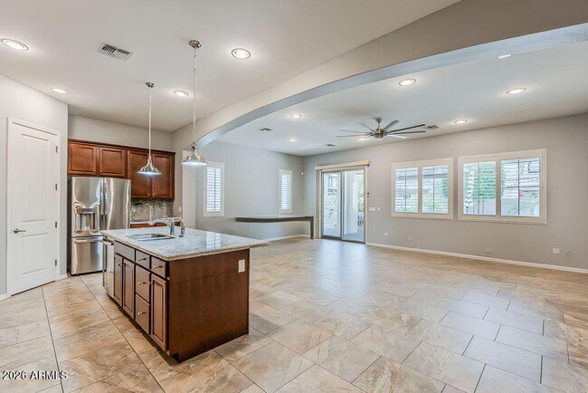 Building Photo - 4135 E Grand Canyon Dr