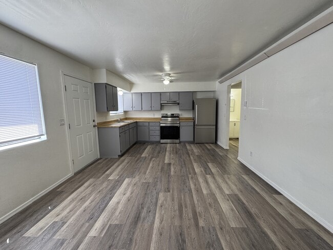 Building Photo - 2996 N Truwood Dr