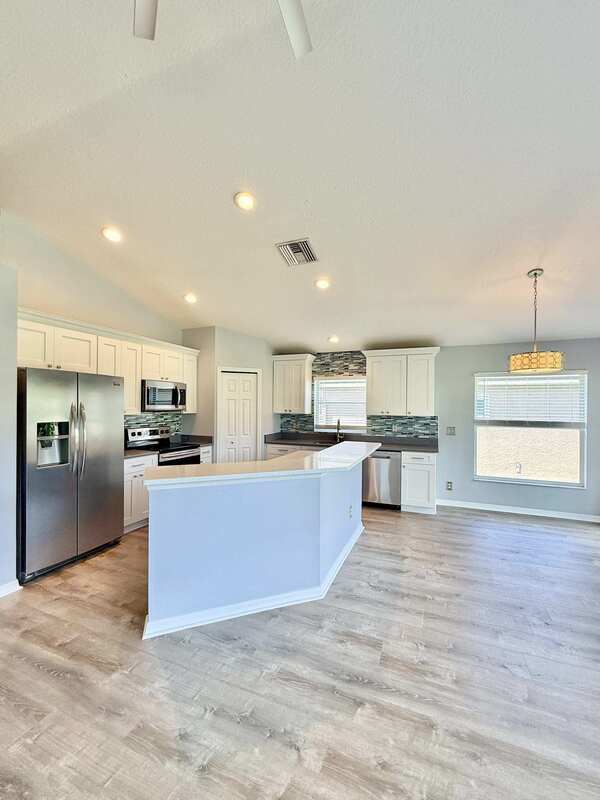 Building Photo - 838 Addison Dr NE