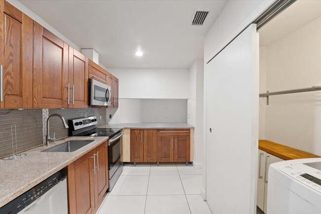 Building Photo - 4749 Holly Lake Dr