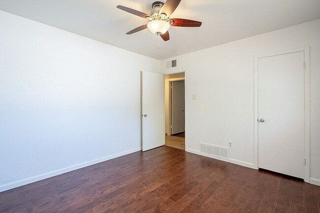 Building Photo - South Scottsdale with Views of Camelback!