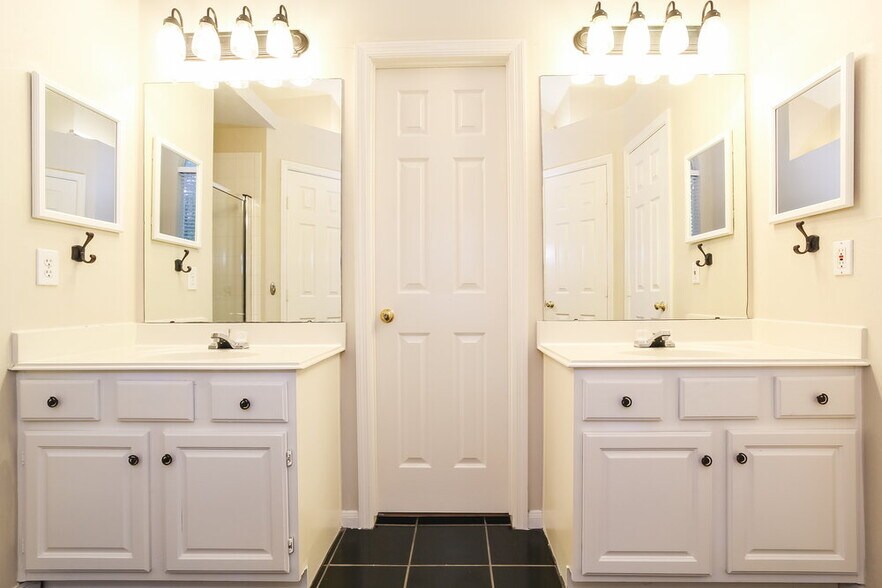 Building Photo - 20914 Lake Park Trail