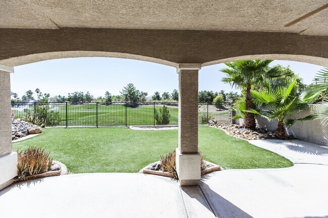 Building Photo - Rhodes Ranch Golf Course View