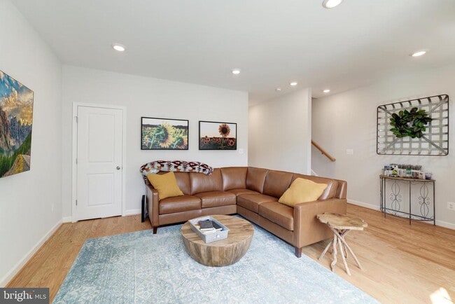 Building Photo - 4418 Fair Lakes Ct