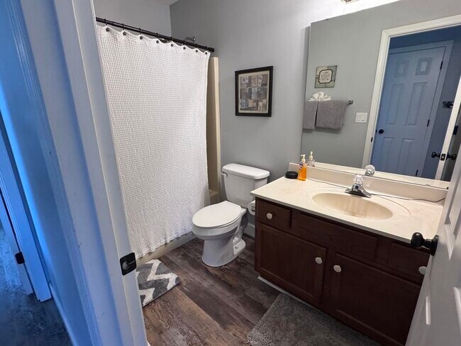 Building Photo - 315 Parkwood Pl