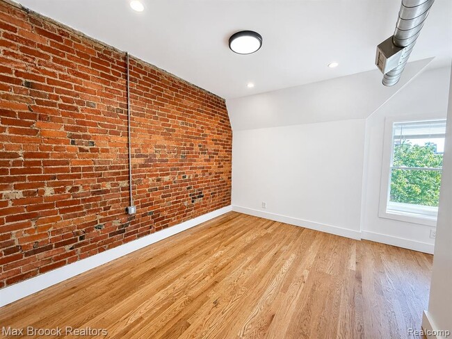 Building Photo - 3143 Trumbull