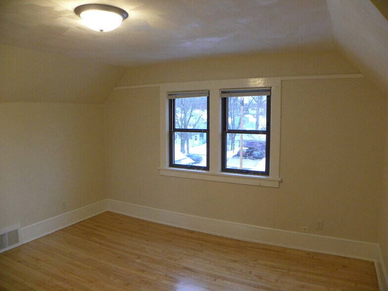 Living Room1 - 925 Vilas Ave