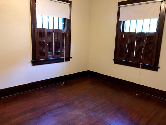 Building Photo - Charming 2BR,1 bath house with updated app...