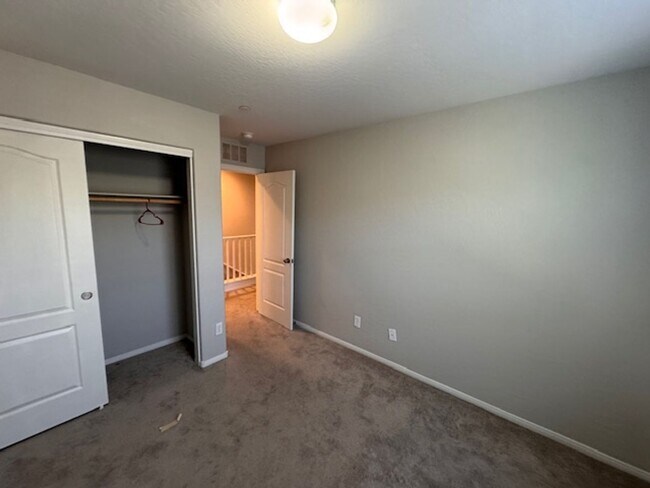 Building Photo - 3 Bedroom Home in a Gated Community! North...