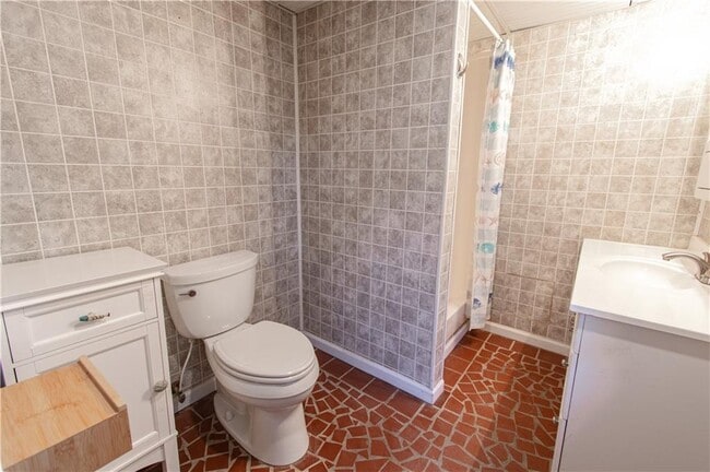 Building Photo - 250 Nottingham Wy