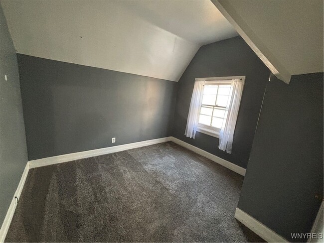 Building Photo - 42 Richmond Ave