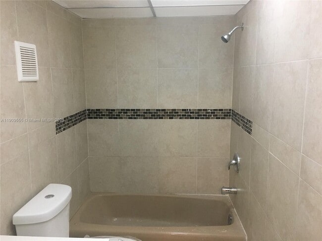 Building Photo - 555 NE 123rd St