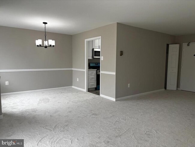 Building Photo - 5565 Columbia Pike