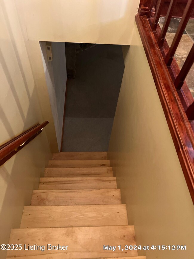 Building Photo - 230 S Circlecrest Dr