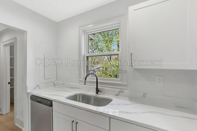 Building Photo - 2642 Ferrara Dr