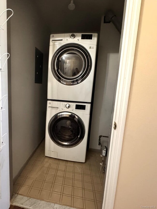 Building Photo - 199 Ramapo Rd