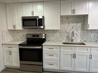 Building Photo - 2 Bed Garden Level Unit Available in Lakewood