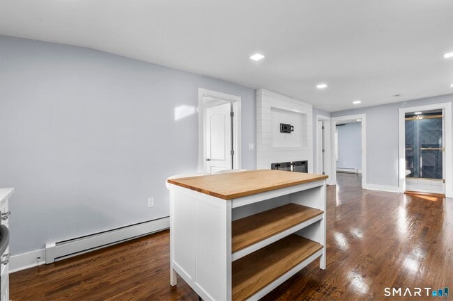 Building Photo - 75 Commercial St