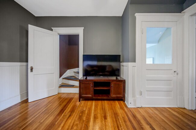 Building Photo - 1608 Fayetteville St