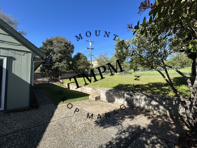 Building Photo - 37 Linda Dr