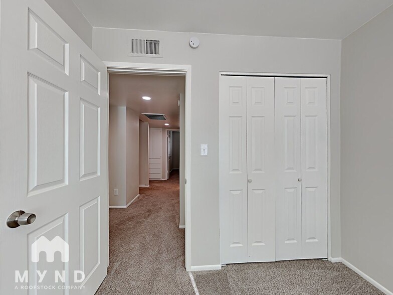 Building Photo - 531 N Lesueur