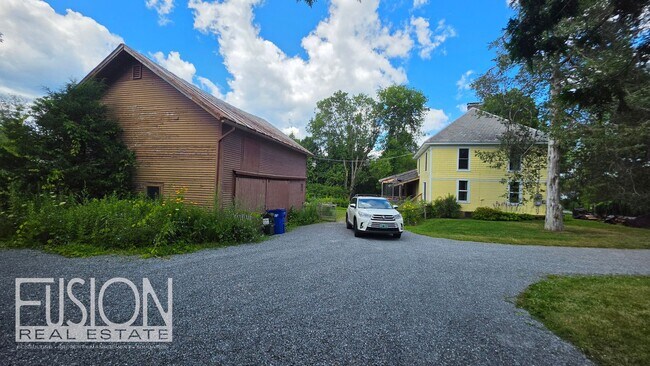 Building Photo - 928 Mt Philo Rd