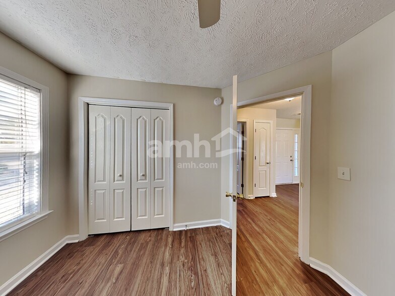 Building Photo - 803 Buckhaven Dr