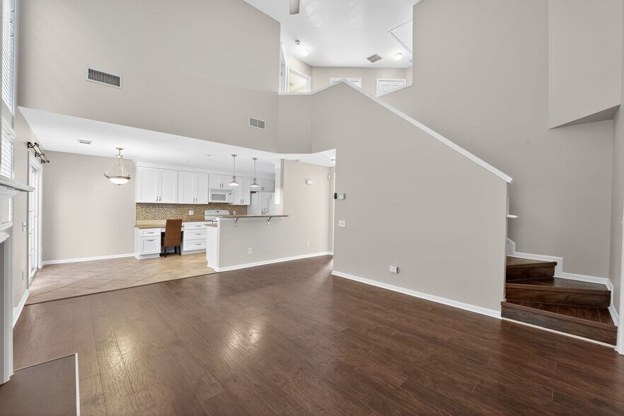 Building Photo - 5229 Bentgrass Run Dr