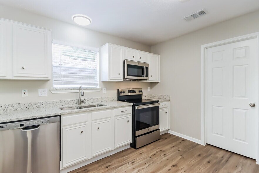 Building Photo - 31107 Perlican Dr
