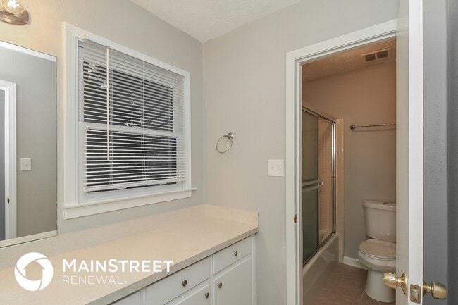 Building Photo - 3103 Skyland Dr