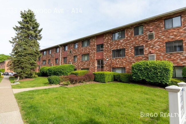 Building Photo - 2 Bedroom Apartment in Pittsburgh! Great L...